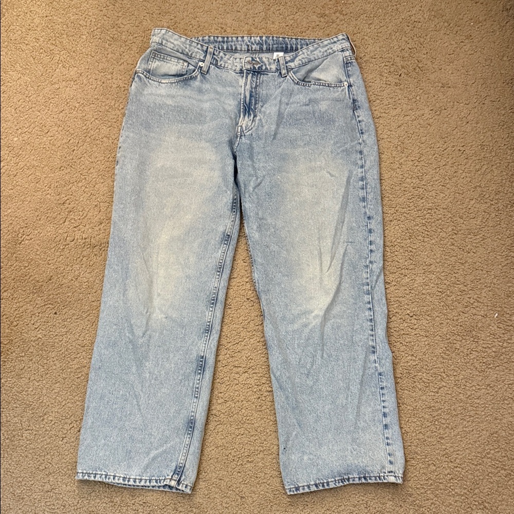 H&M Women's Relaxed Light Blue Jeans
